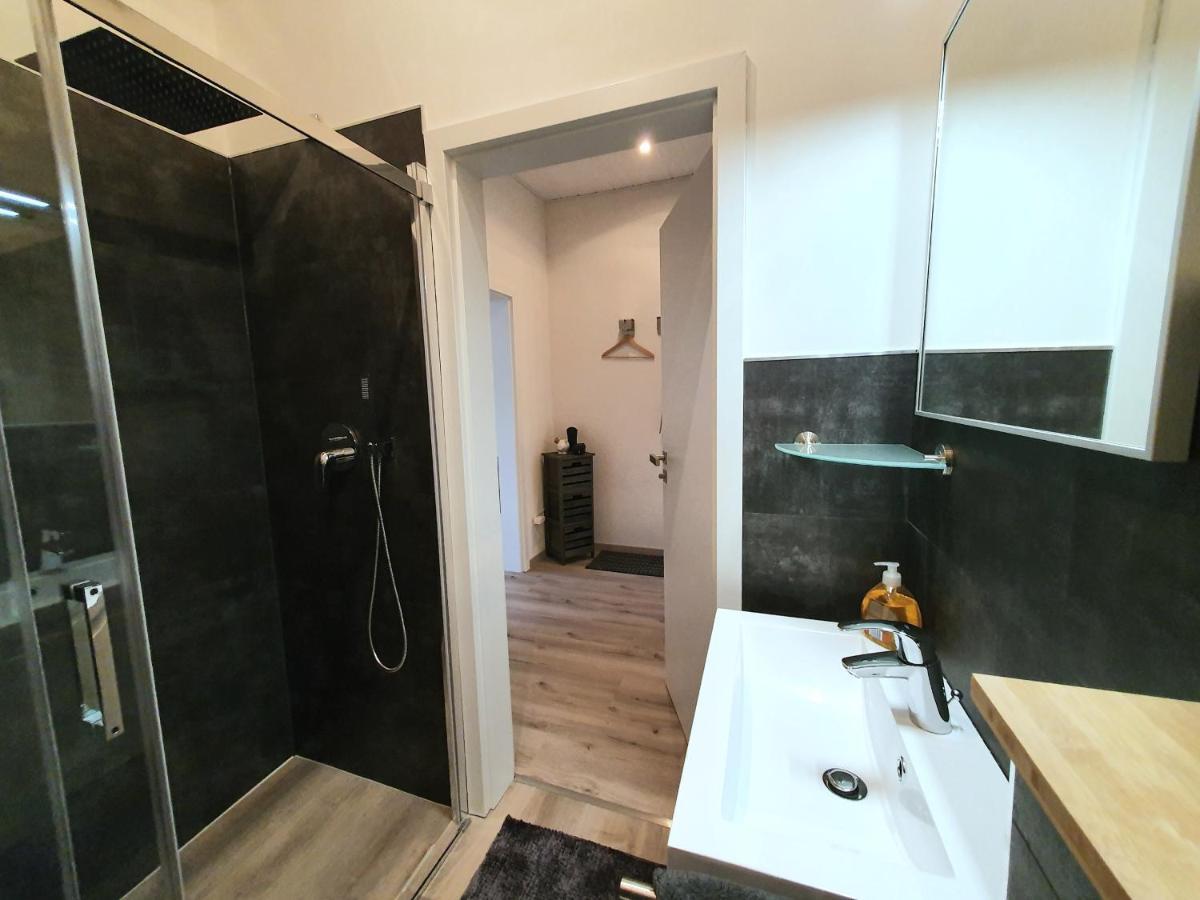 Moderne Wohlfuehloase Zentral In Seenaehe - Pillow Menu, 2 Stk 55" Smart Tvs, Netflix, Disneyplus Uvm เวทเทอร์ ภายนอก รูปภาพ